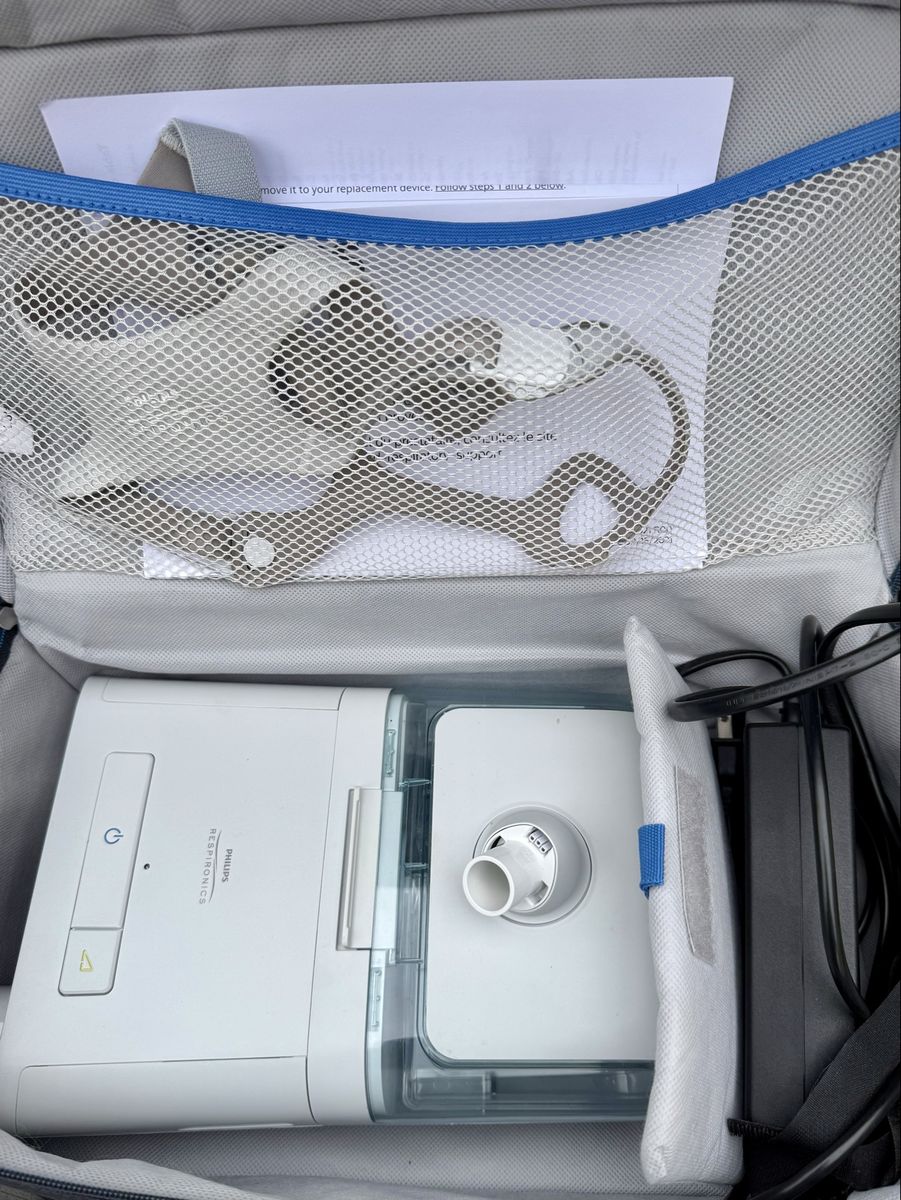 Philips Respironics DreamStation Auto CPAP Machine with Humidifier and Travel Bag - White