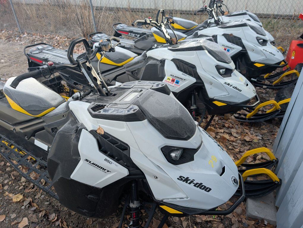 2024 Skidoo Summit 850 154 track 2.5 lug, shot
