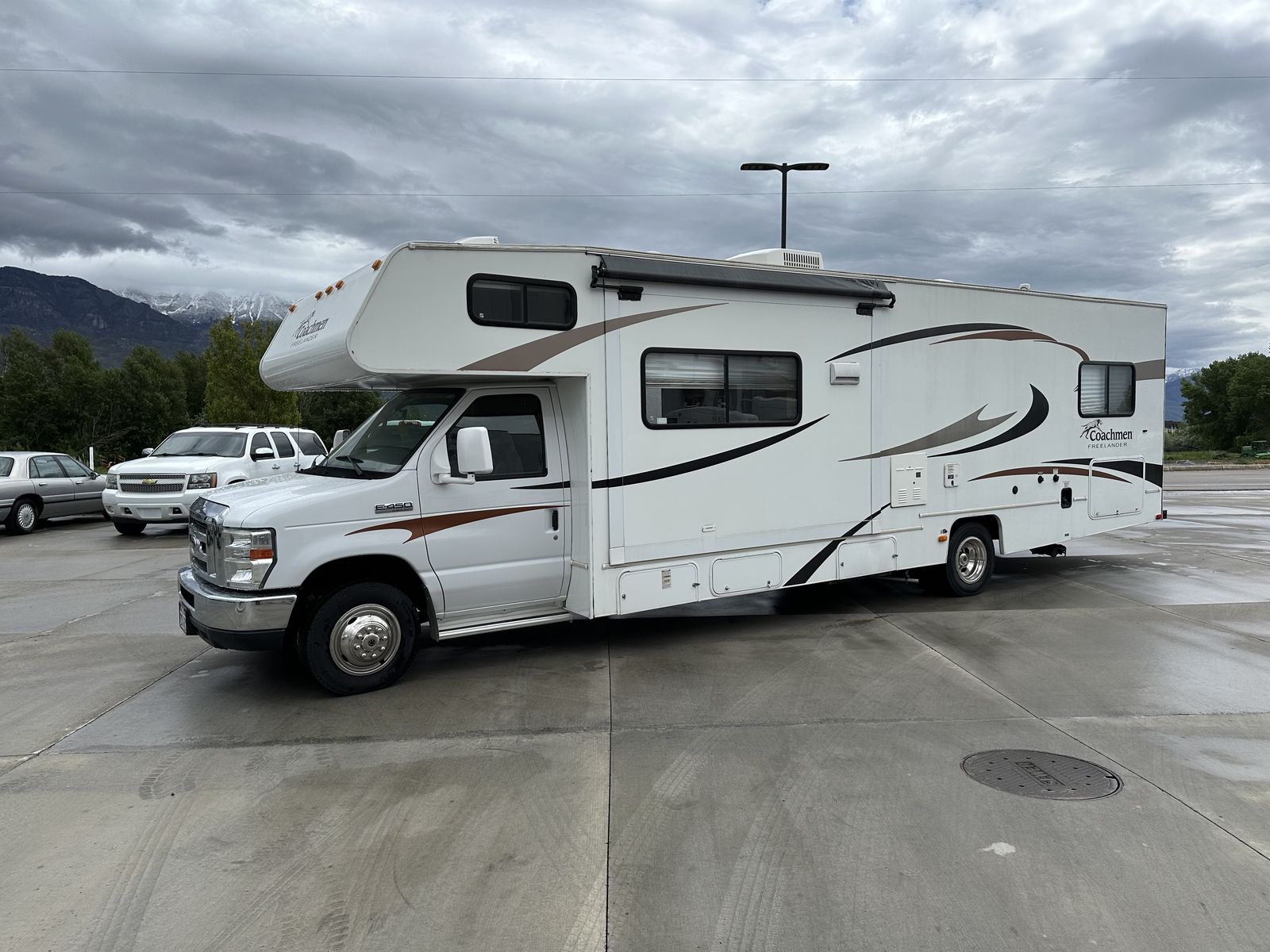 For Rent- Class C RV Coachman 32 foot - Sleeps 8 Ford V-10 Gas engine