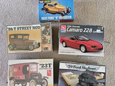 Vintage AMT Revell Model Car Kits Lot: '96 Camaro, '59 Ford Skyliner, '26 T Street Rod, '23T Delivery Van, '32 Ford