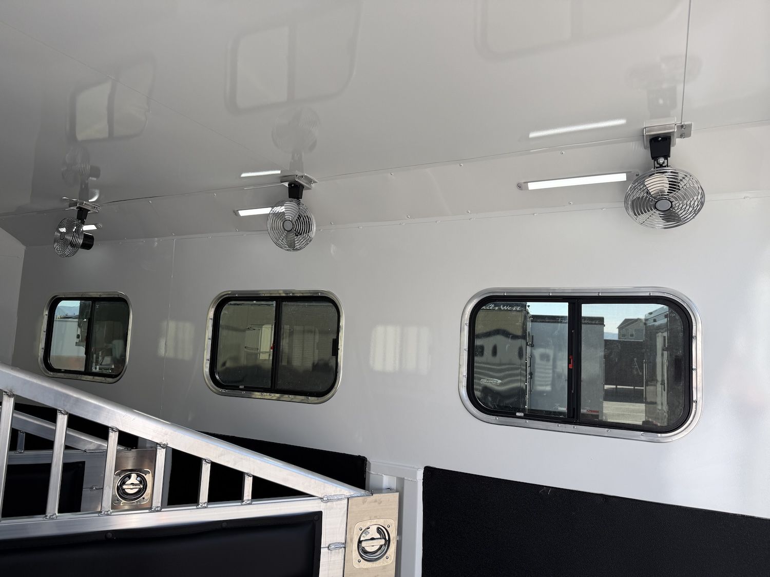 Main image 6