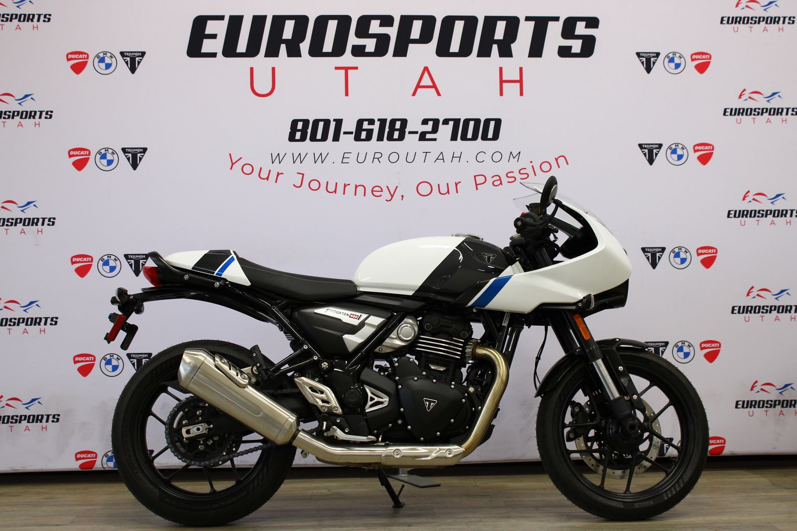 2026 Triumph THRUXTON 400