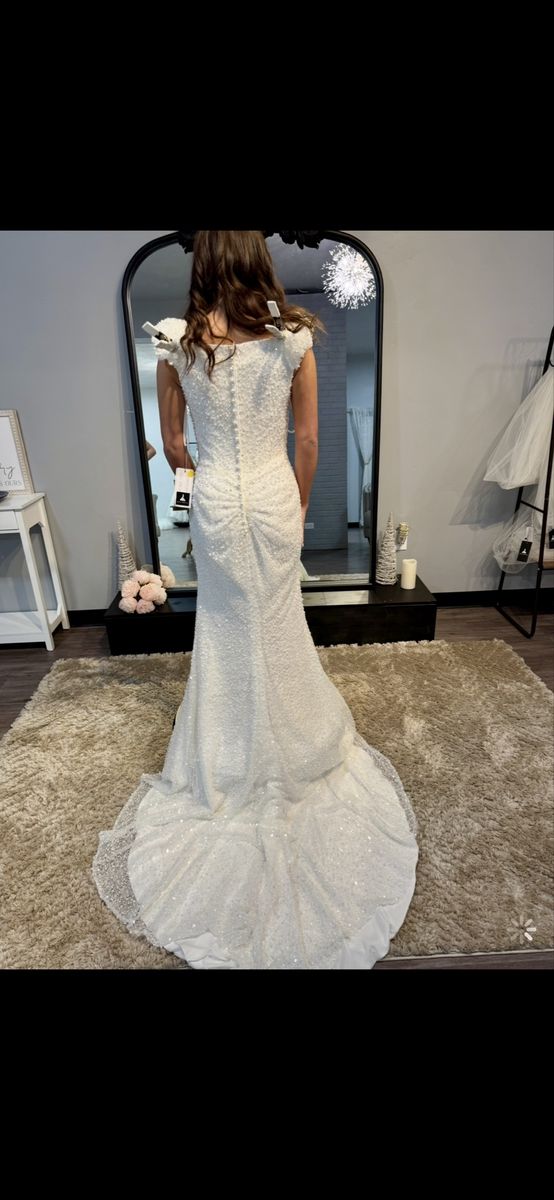 Stunning White Wedding Dress with Cap Sleeves and Mermaid Train