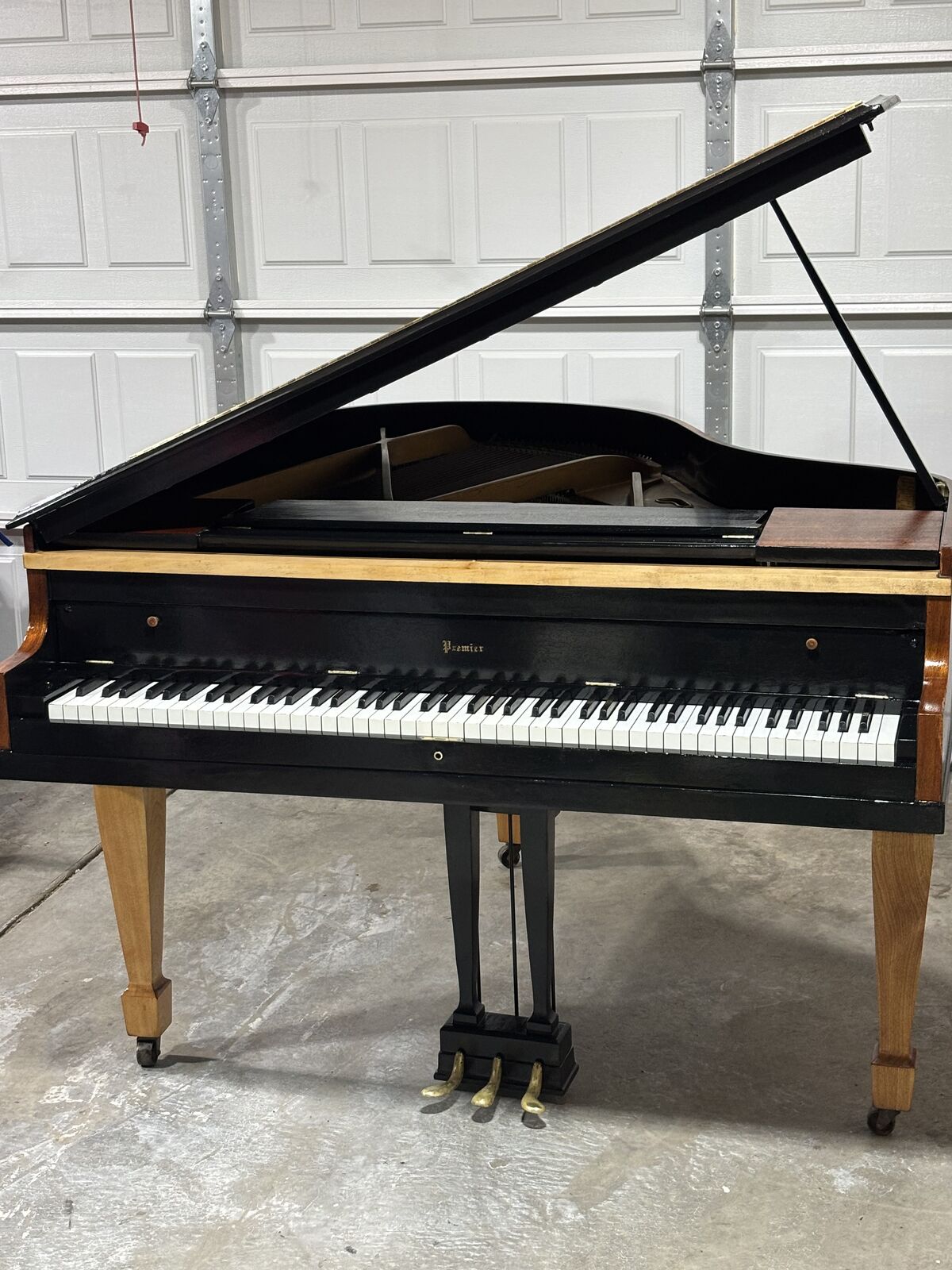 Premier Co. New York Baby Grand Piano 4’9”