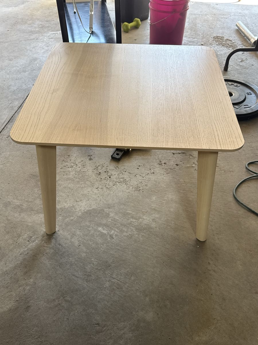 Modern Light Oak Finish Square Wooden End Table with Tapered LegsTable