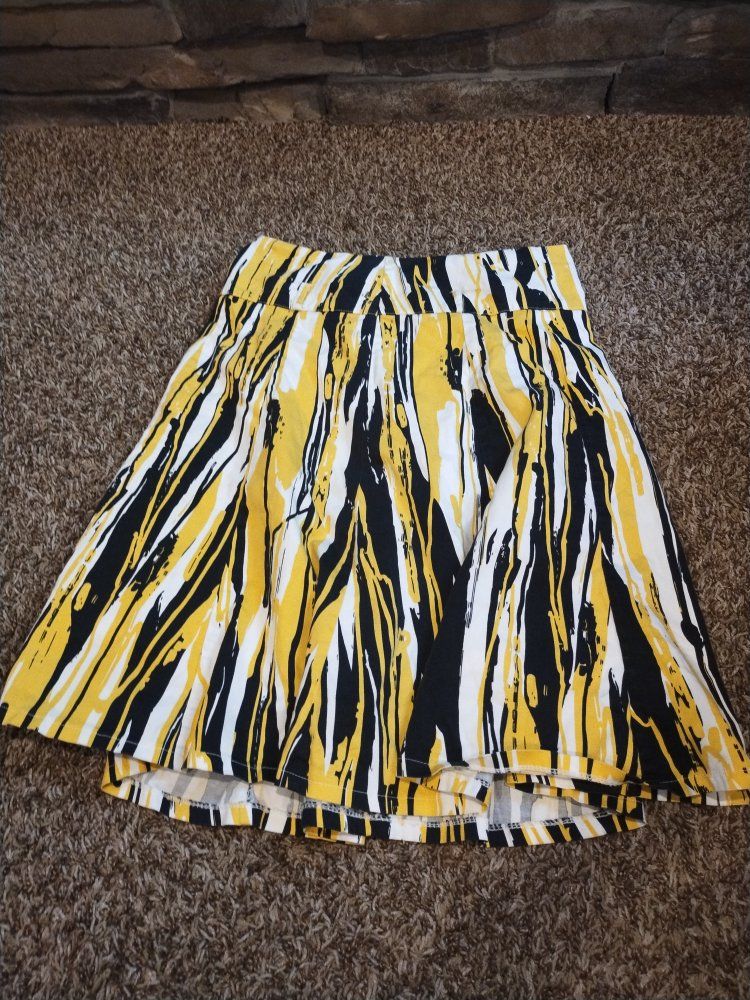 DeCo Women's Black, Yellow, and White Abstract Print Skirt Size M