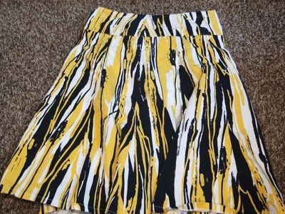DeCo Women's Black, Yellow, and White Abstract Print Skirt Size M