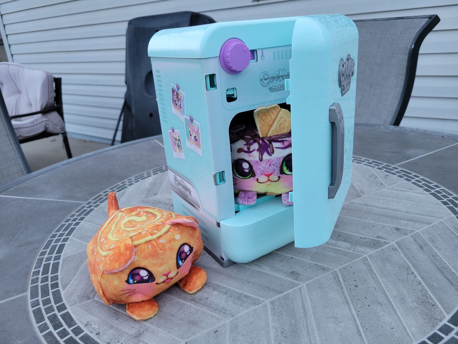 Cookeez makery Baked Treats Cinnamon Roll Cat Cookeez Makery Freezy Cakez Mix Tiger Berry Ripple plush stuffed animal Toy Fridge