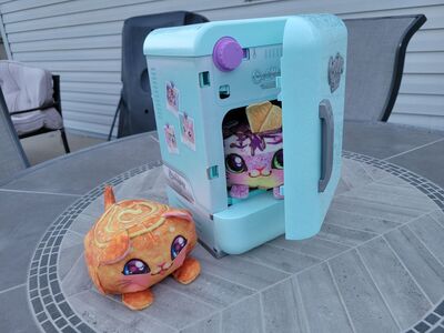 Cookeez makery Baked Treats Cinnamon Roll Cat Cookeez Makery Freezy Cakez Mix Tiger Berry Ripple plush stuffed animal Toy Fridge