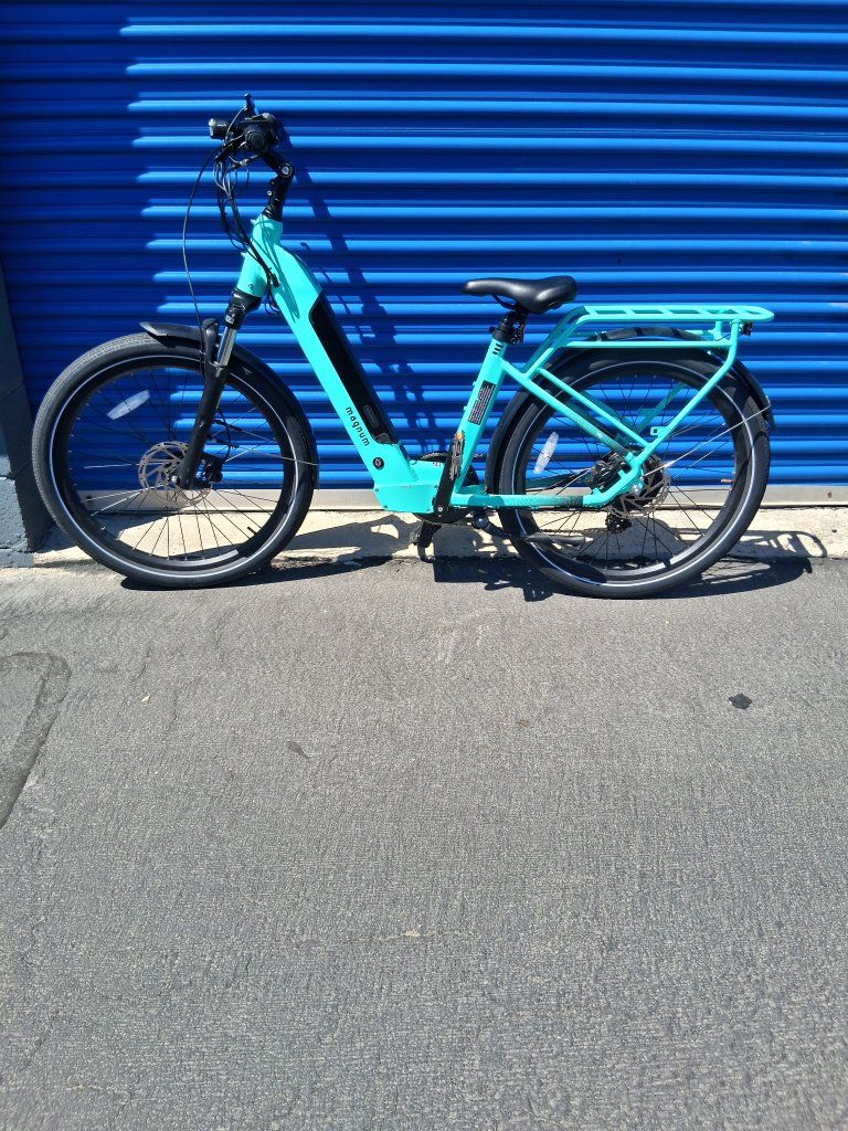 Magnum Bike Cosmo 2.0 Class 2 E-Bike - 500W/20MPH, Max Speed 28mph, Teal, 150kg Load Capacity