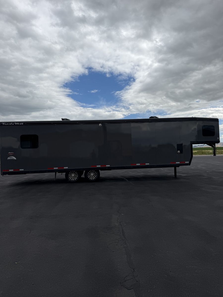Trails West RPM 28' Gooseneck Toy Hauler