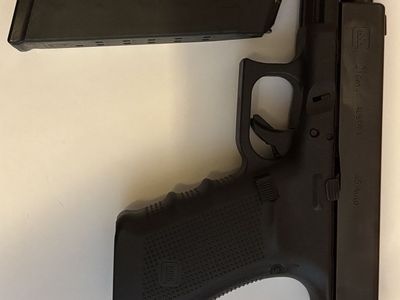 Glock G21 45acp w/ night sights & 5 Mags