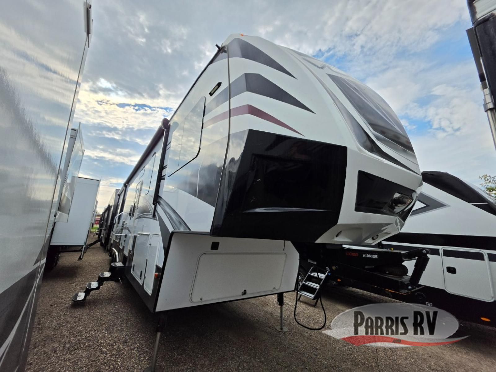 Used 2016 Dutchmen RV Voltage V3800