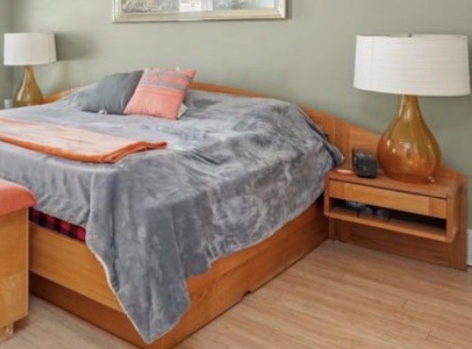 King size bed frame with floating nightstand good Condition, Mid Century