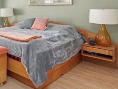 King size bed frame with floating nightstand good Condition, Mid Century