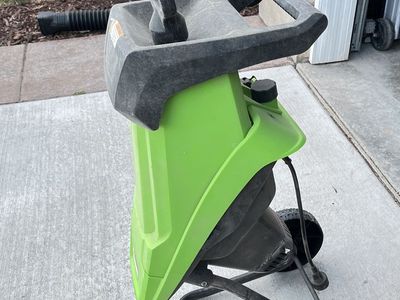 Electric chipper