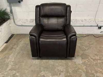 LIKE NEW!! COSTCO BARCALOUNGER BRYSON LEATHER POWER RECLINING ROCKING CHAIR W/ POWER HEADREST!!