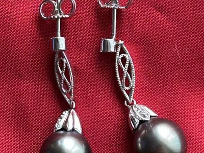 18k Gold Filigree Tahitian Pearl Diamond Earrings