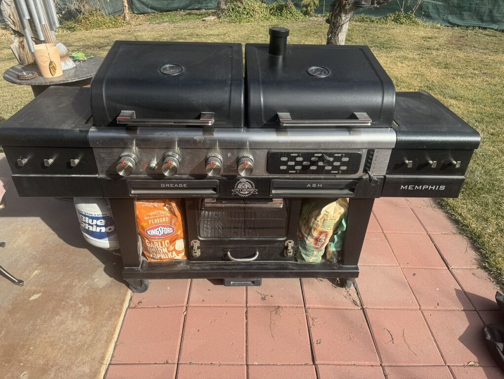 Pit Boss Memphis Ultimate Grill 4 in 1 Used Twice