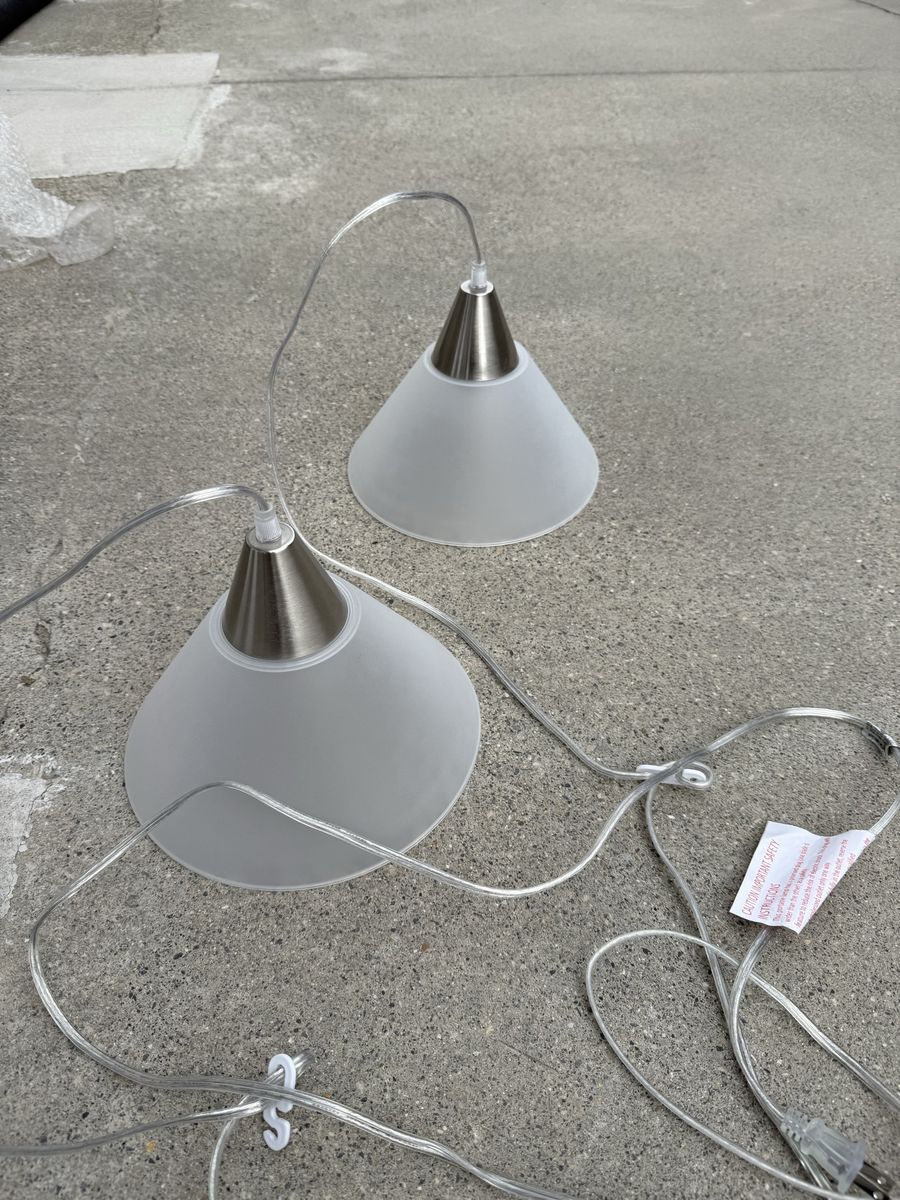 2 pendant lights