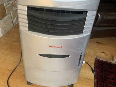 Honeywell CL201AE Evaporative Air Cooler (Swamp Cooler) with Remote, Silver