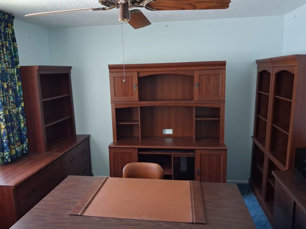Office furniture set