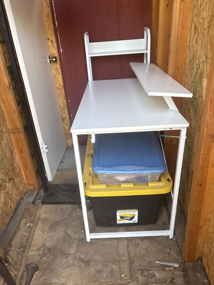 Computer desk