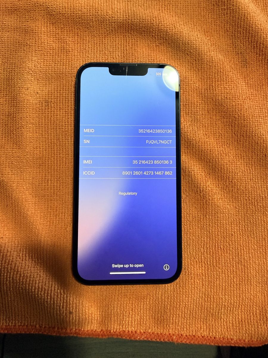 Apple iPhone 13 - Black - Unlocked Smartphone