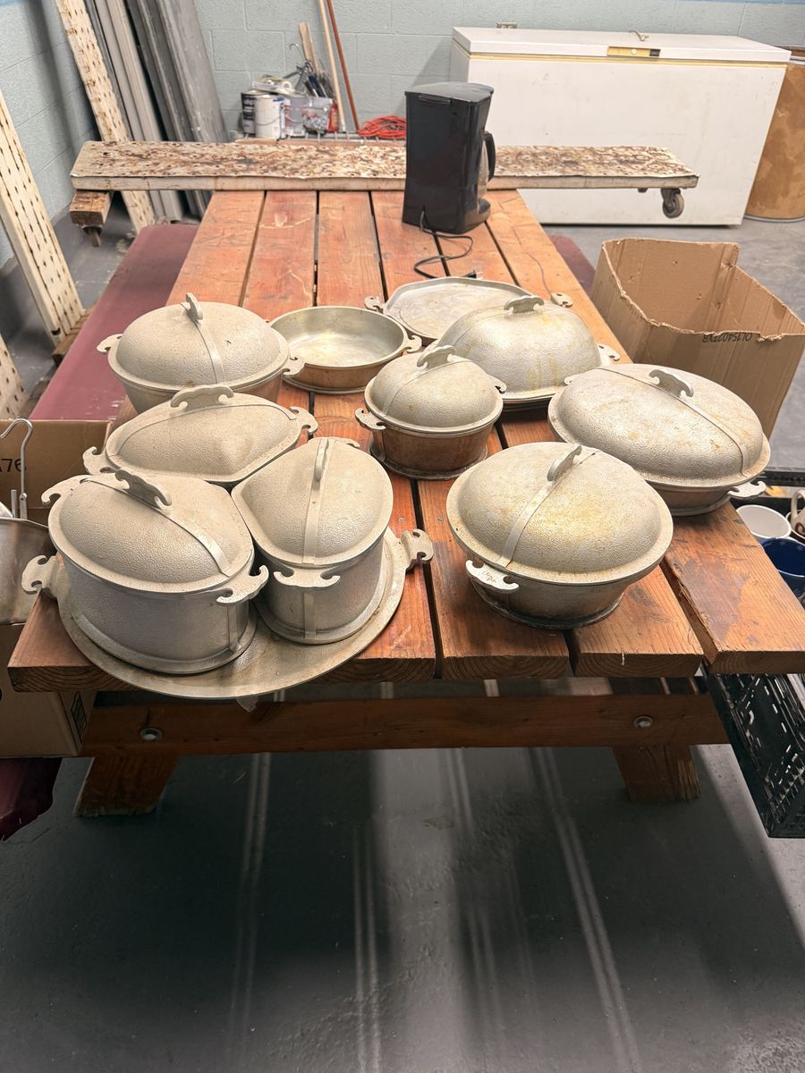 Vintage Club Aluminum Cookware Set - 10 Pieces, Various Sizes, Dutch Ovens & Skillets