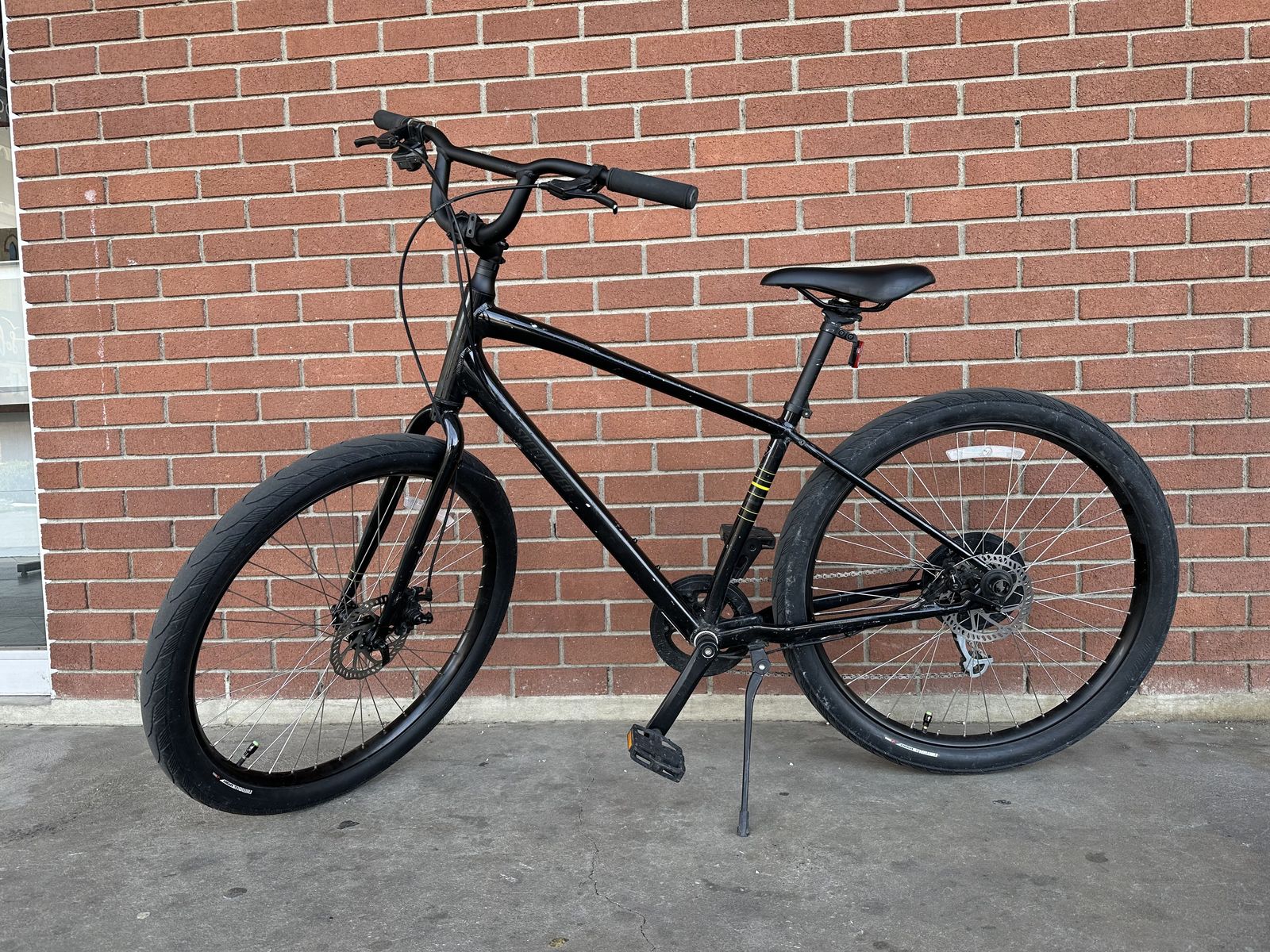 Specialized Roll 2.0 Medium Size Frame, 650b x 2.3 Tires