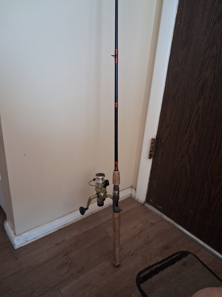 Shakespeare Long Cast LX 3200 Fishing Rod & Reel Combo - Ball Bearing