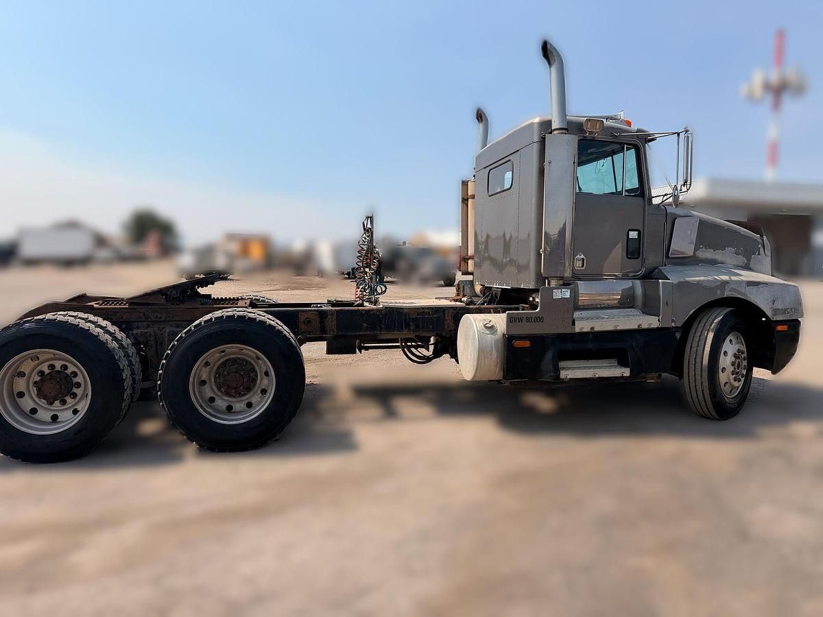Kenworth T600 Cab and Chassis, New Engine, DayCab 10sp manual