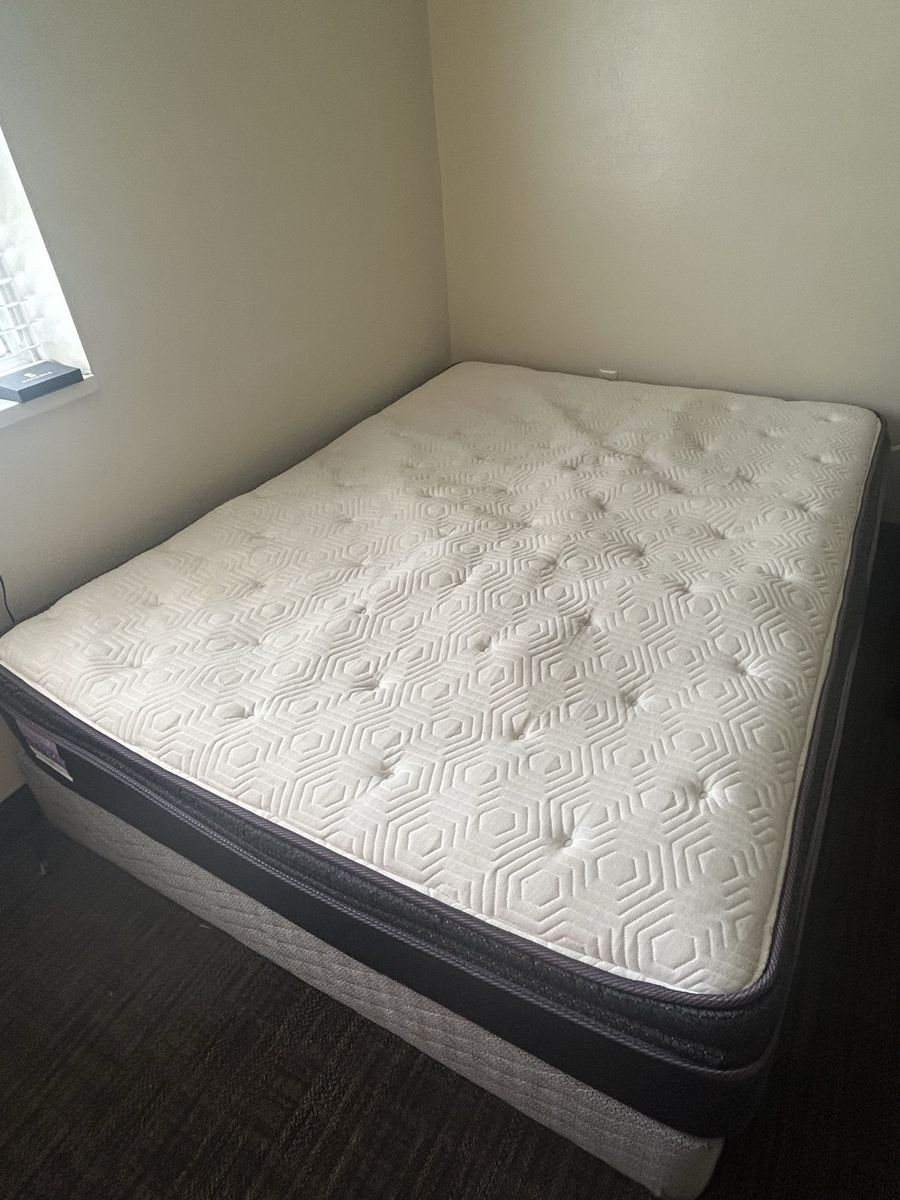 Comfortable Queen Size Mattress and Box Spring Set - Excellent Condition
