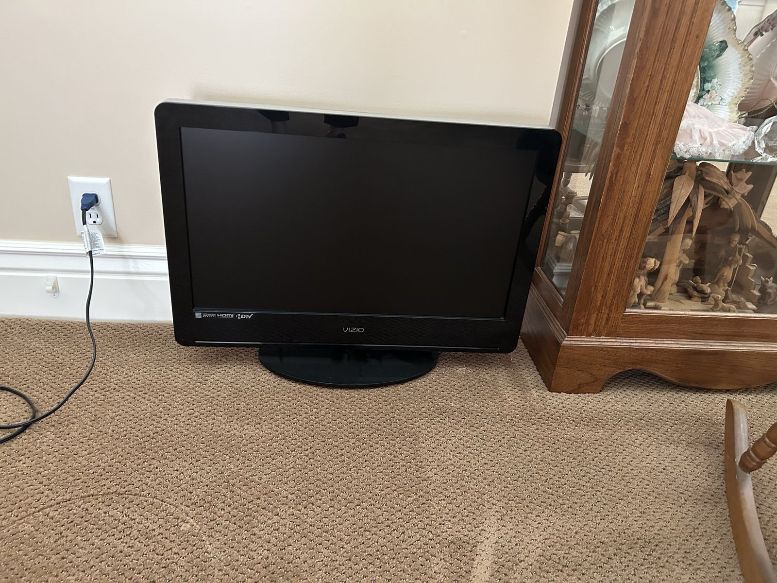 VIZIO 24-inch HDTV LED Smart TV (Model D24f-G1) with HDMI and USB Ports