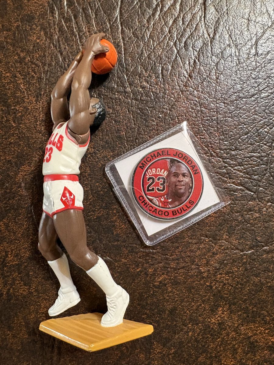 1990 starting lineup Vintage Michael Jordan Chicago Bulls Basketball Figure with Collector Pin