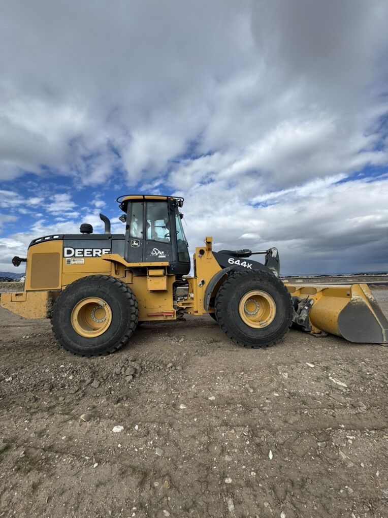 Deere 644K Loader