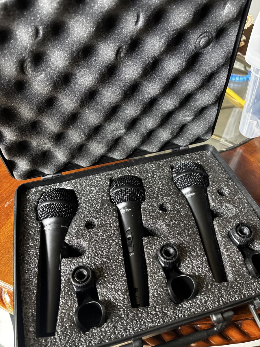 3 Microphones and cables