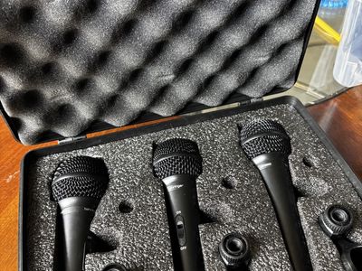 3 Microphones and cables