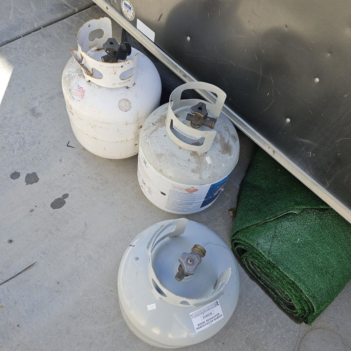 propane bottles 5 gal