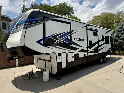 2021 Keystone Fuzion 373 Toy Hauler – Immaculate Condition – $59,000