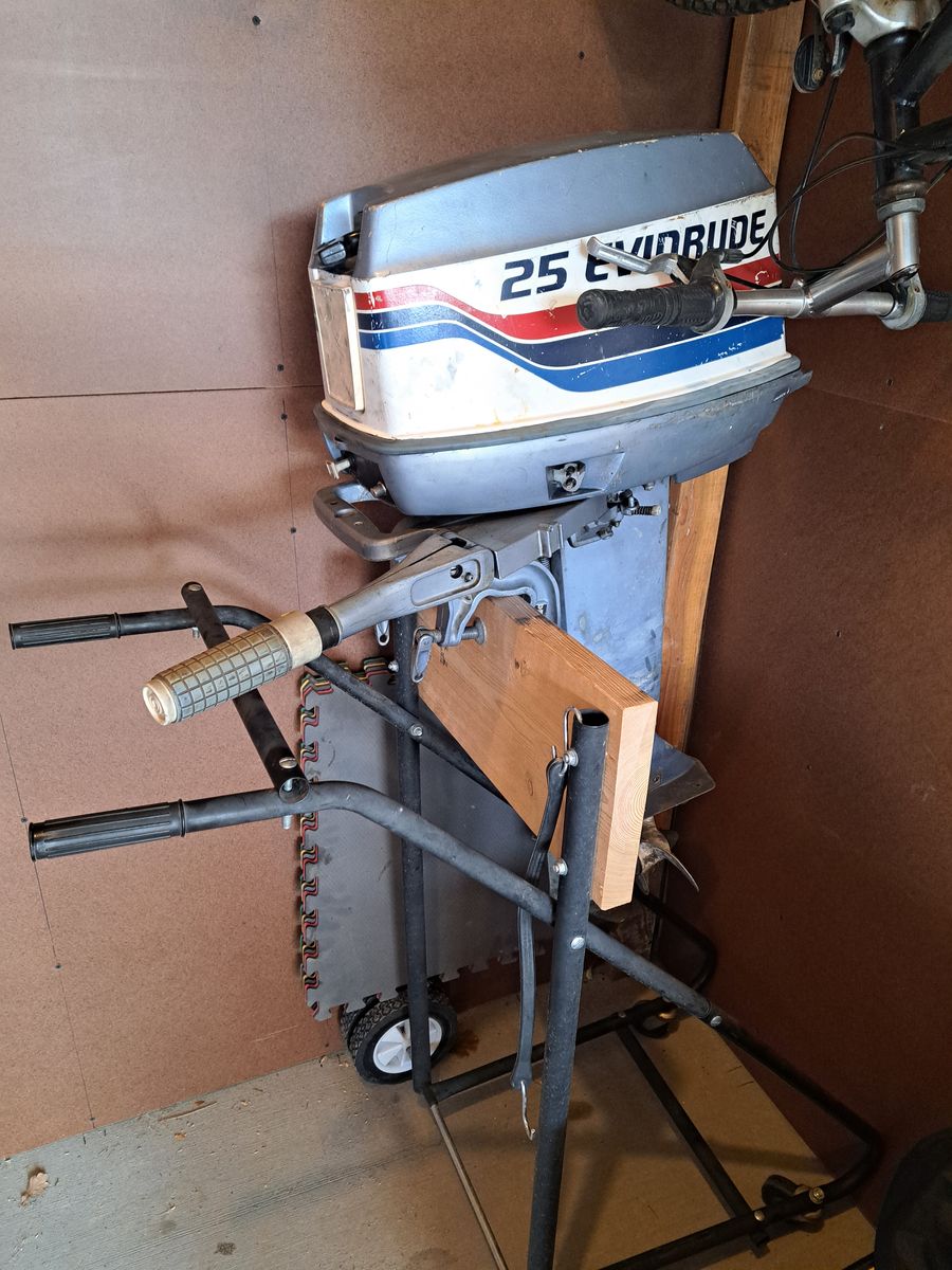 25HP Evinrude 2 Stroke Outboard