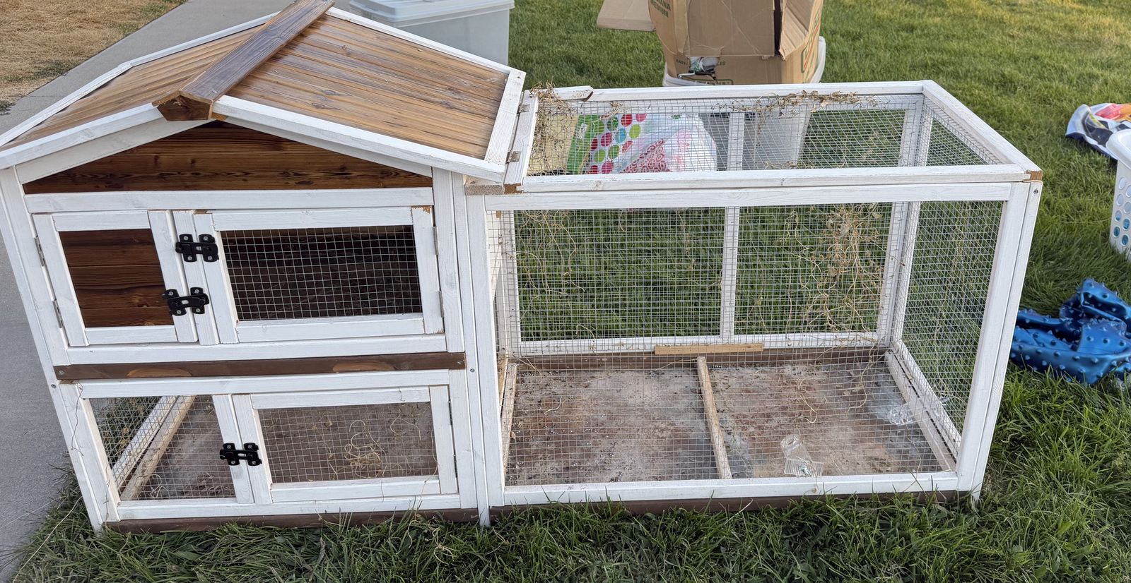 Small Critter House/Chicken Coup/Rabbit/Guinea Pig 