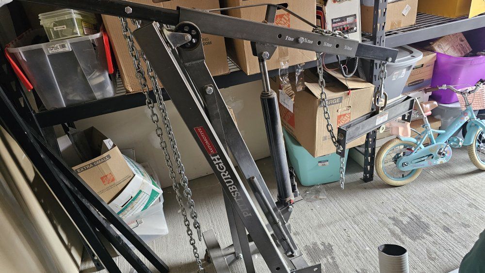 Automotive Engine Hoist/Shop Crane with Folding Legs