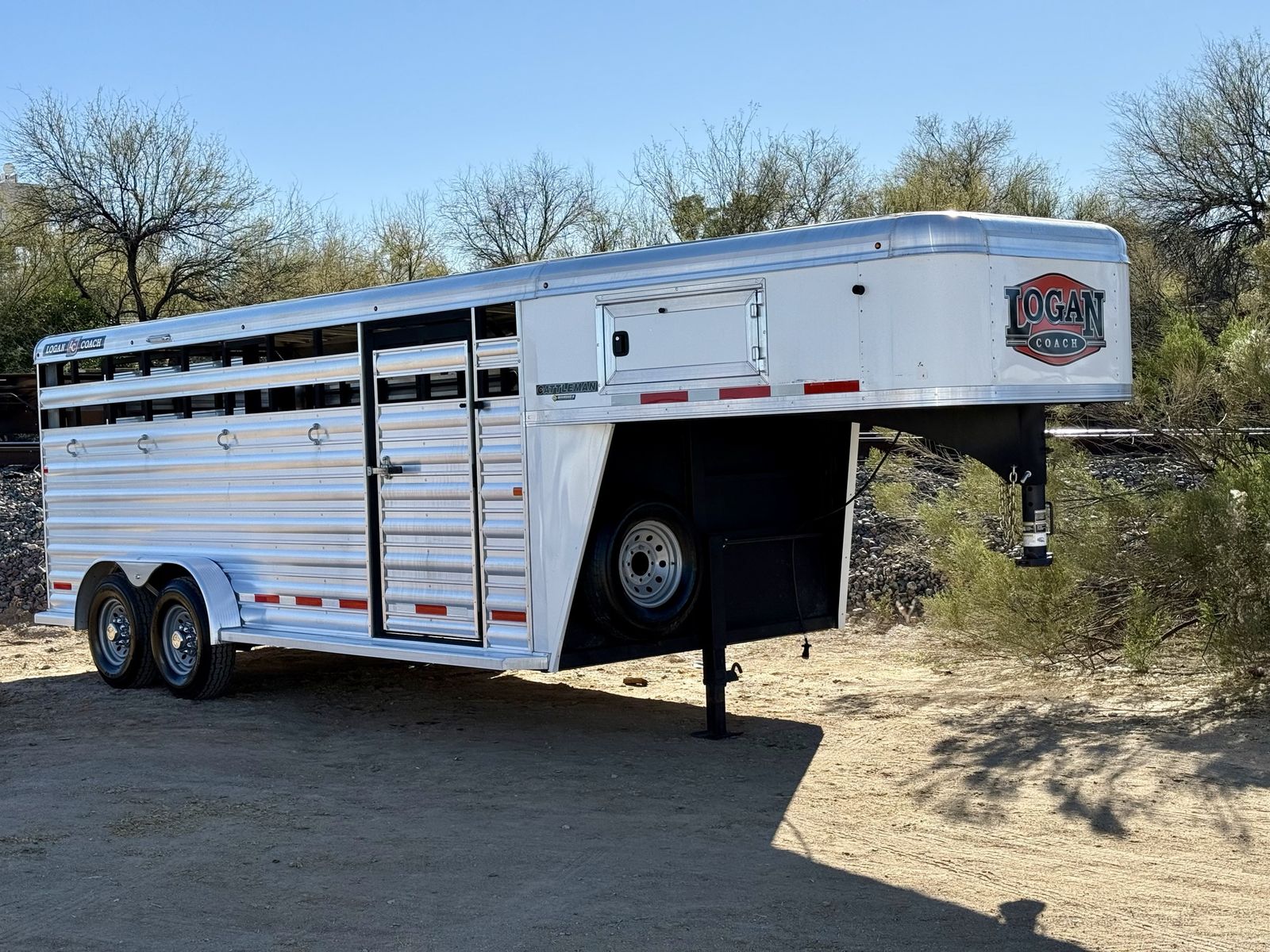 2025 18’ Logan Coach Cattleman Gooseneck Livestock Trailer