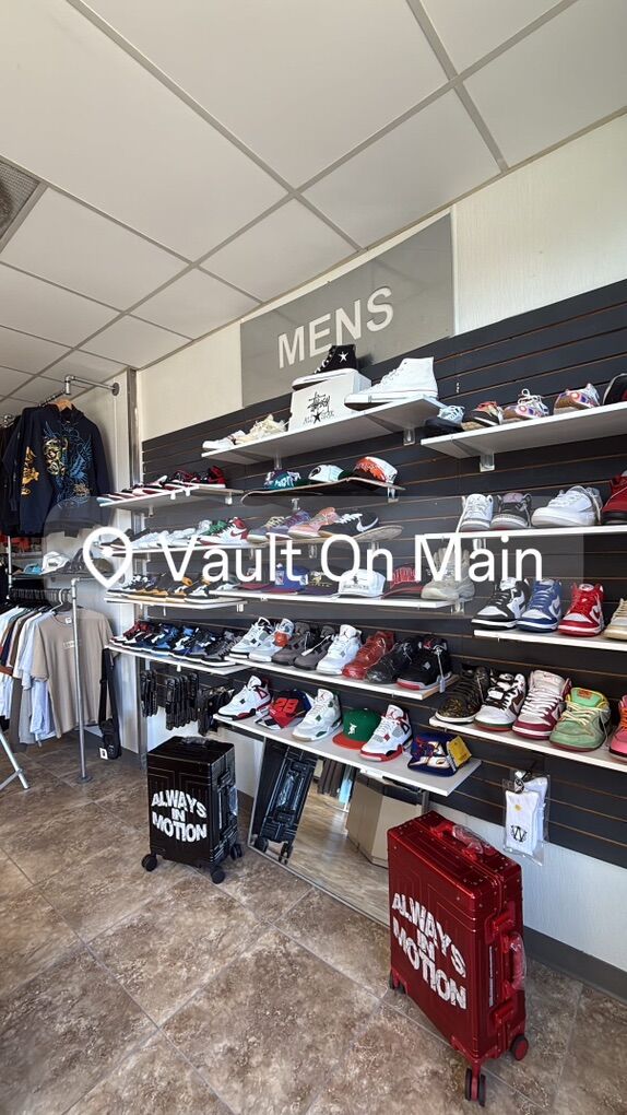 VINTAGE/STREETWEAR/SNEAKERS