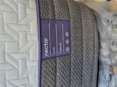 Nectar Luxe Hybrid, Queen, Like New, Perfect Condition