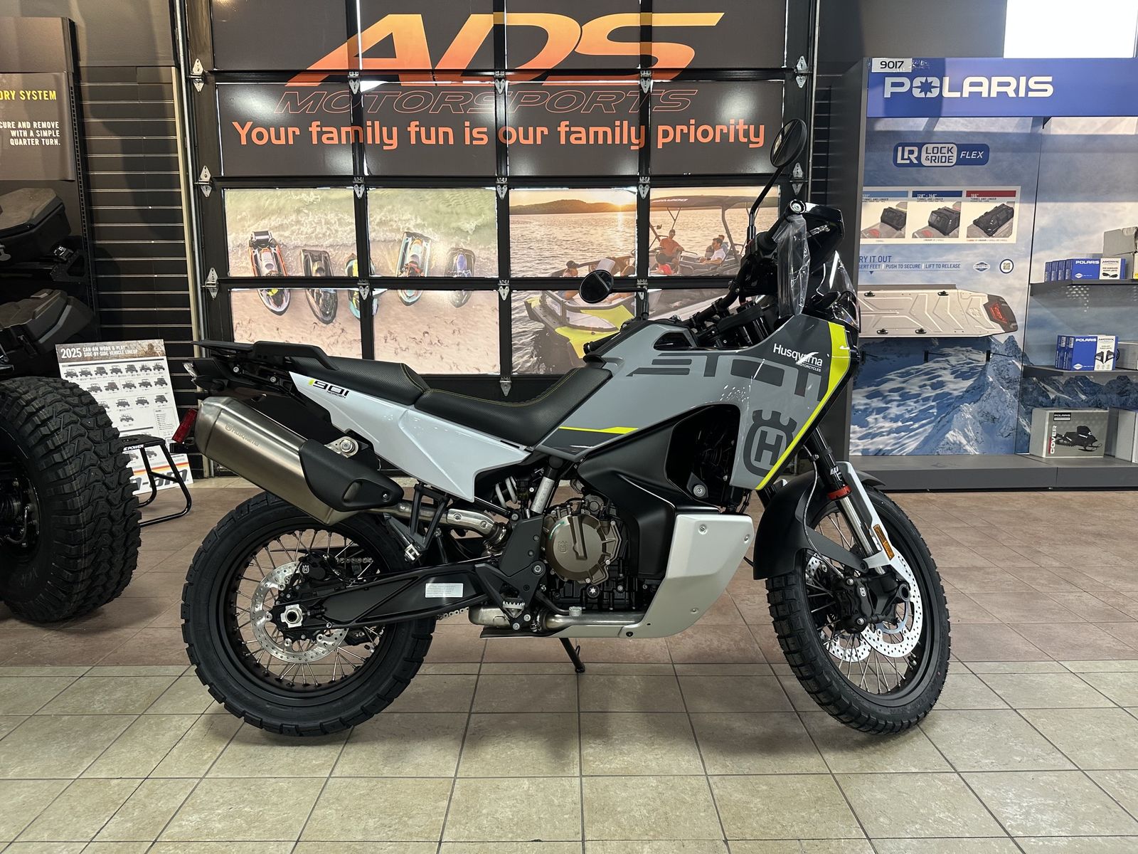 2027 HUSQVARNA NORDEN 901 - Q01935