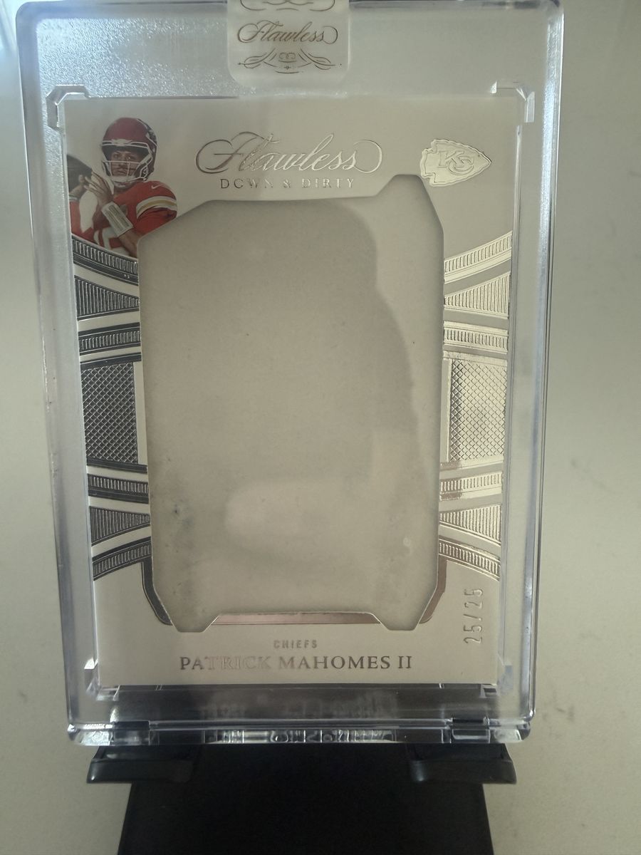 Panini Flawless Patrick Mahomes II Down & Dirty Relic Card #25/25 Chiefs Football Game-Used Patch
