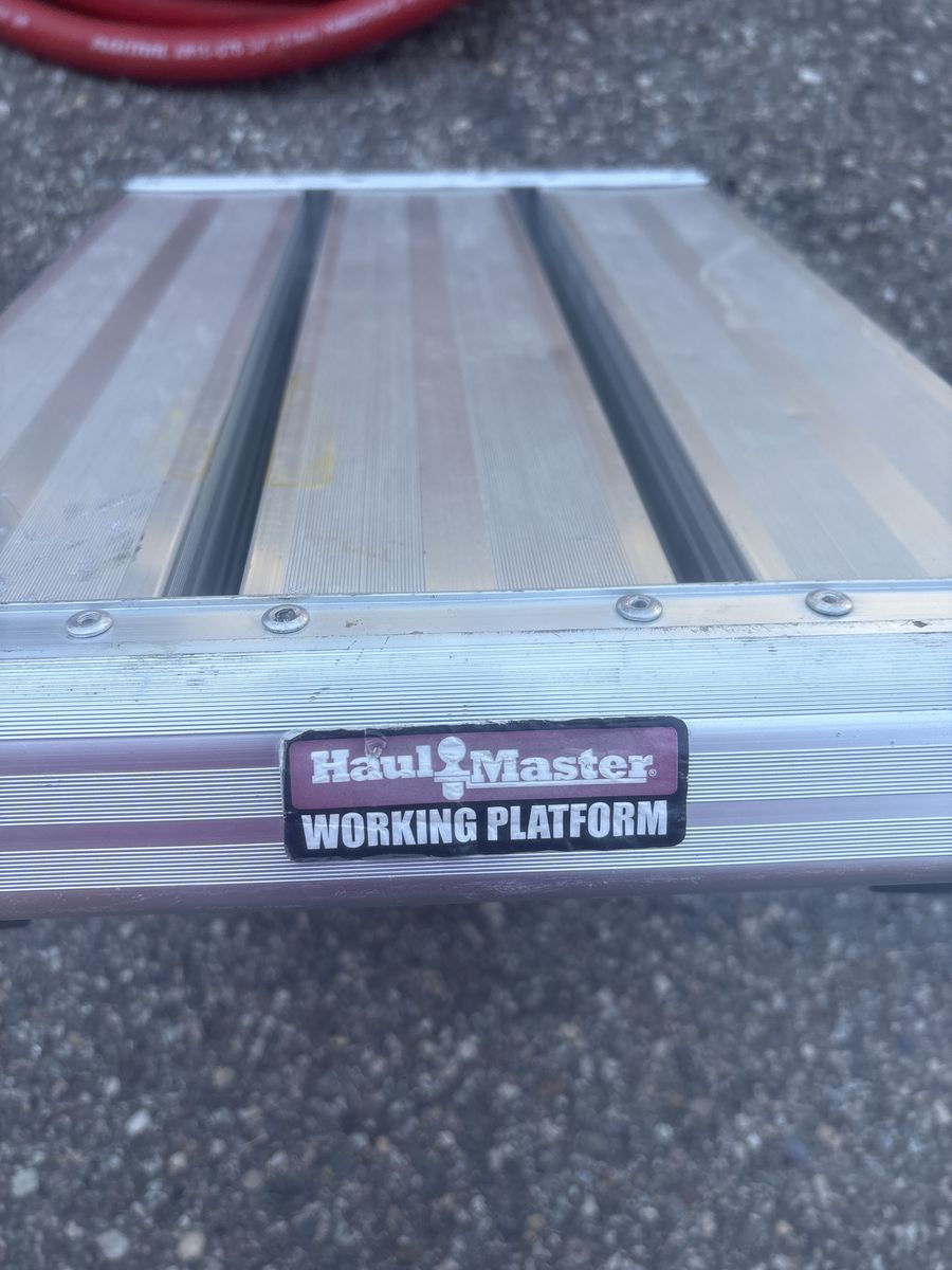 Haul Master Aluminum Working Platform Step Ladder