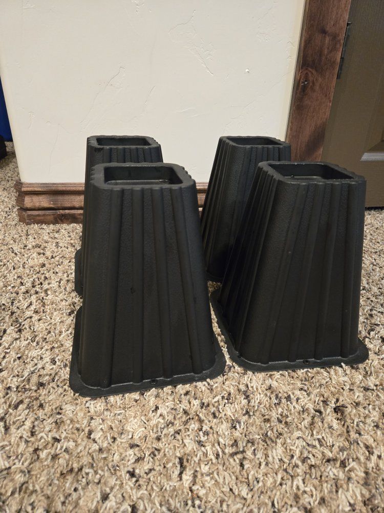 8" Plastic Bed Risers (Set of 4)